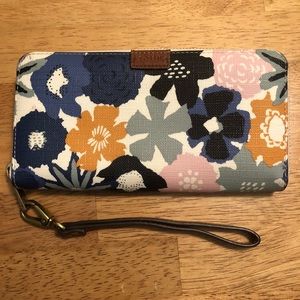 Fossil clutch wallet